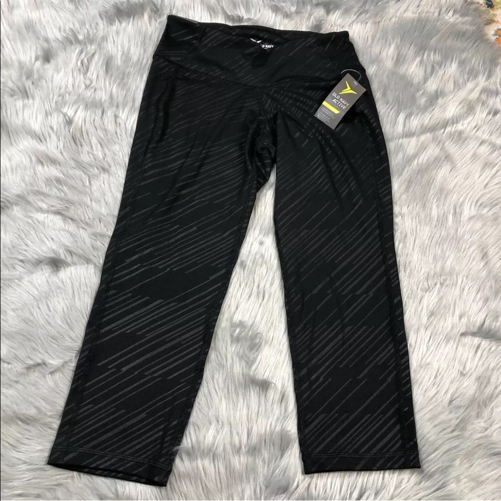 Old Navy Mid Rise Fitted Cropped Black Leggings Size Small